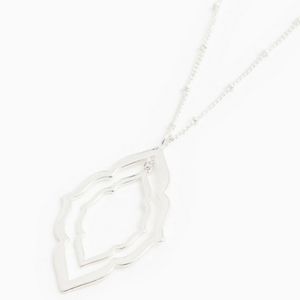 torrid Jewelry - NWT SILVER-TONE SCALLOPED PENDANT NECKLACE torrid Jewelry - NWT SILVER-TONE SCALLOPED PENDANT NECKLACE